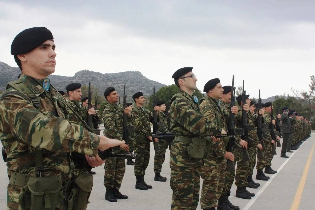 Υπουργείο Άμυνας: «Θεωρητικές σκέψεις» για αύξηση στρατιωτικής θητείας – Σενάρια για προσλήψεις μόνιμων στελεχών